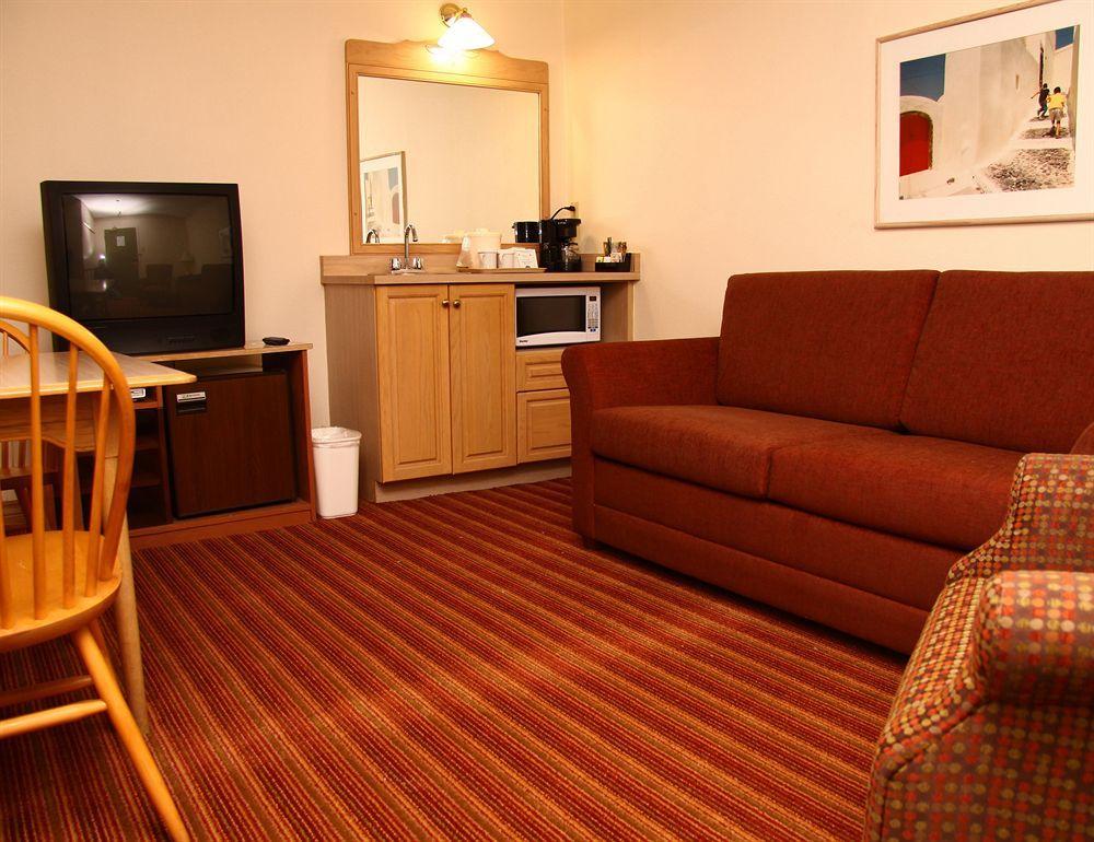 Quality Inn & Suites Bathurst Extérieur photo